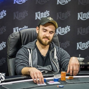 King's Resort Rozvadov: Víťa Čech drží české naděje na zisk náramku v NLH Openeru