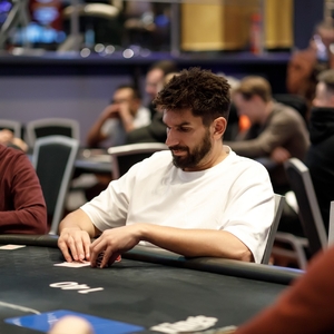 King's Resort Rozvadov: Patrik Jaroš vede početnou domácí sestavu postupujících ve WSOPE Main Eventu