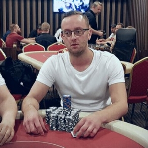 Go4Games Hodolany: Lukáš Mrózek v heads-up dealu High Rolleru Poker Fever Tour pobral balík