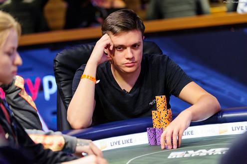 Talířák odstartoval, prvními flighty EPT National prošel Artur Rudziankov