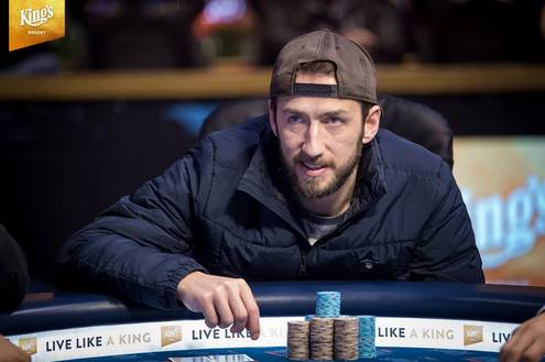 Finále WSOPC Main Eventu si zahraje 9 Čechů, domácími lídry Šprachta, Peter a Oliva