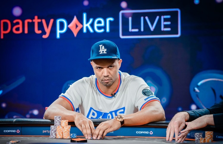 Záznam: Vyjde to dnes? Phil Ivey ve finále sočského $50k Short Decku útočí na $856.050