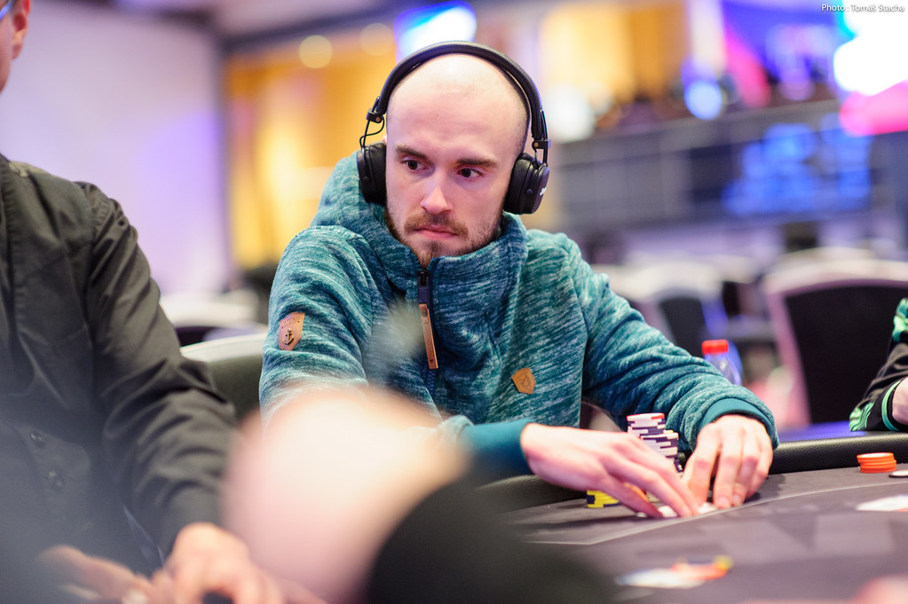 Online neděle: Tři pěticifry jsou doma, Vocaaas chipleaduje BB High Roller