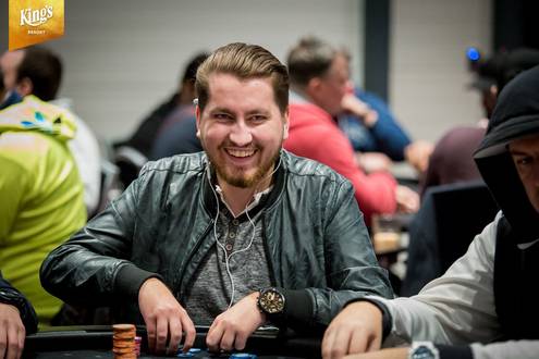 Vysmátý je Dominik Martan i dalších pět Čechů, IPS Main Event za sebou má den 1b