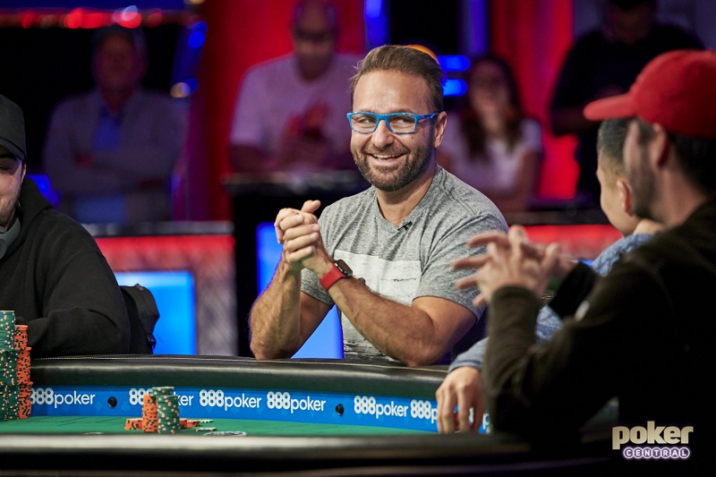 Negreanu si konečně zahrál s esy, z 15. kola vytěžil $46 tisíc